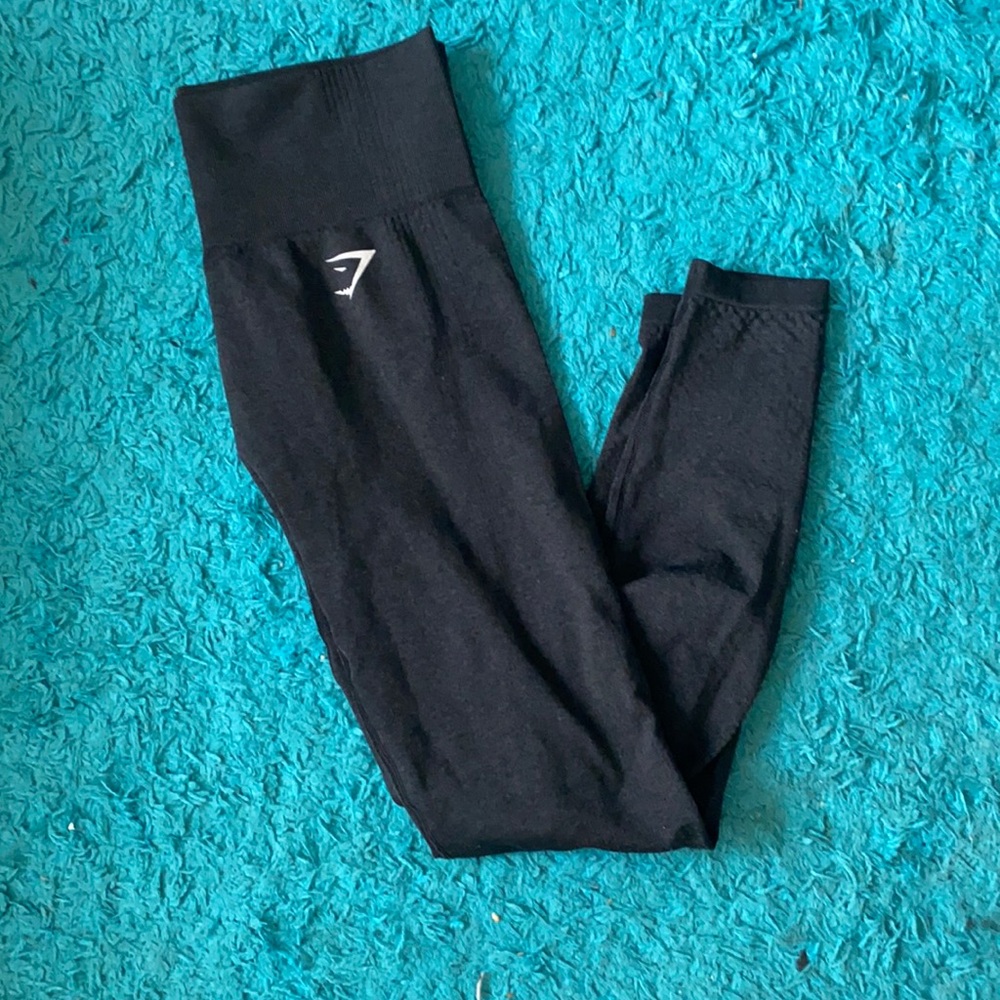 Gym shark leggings